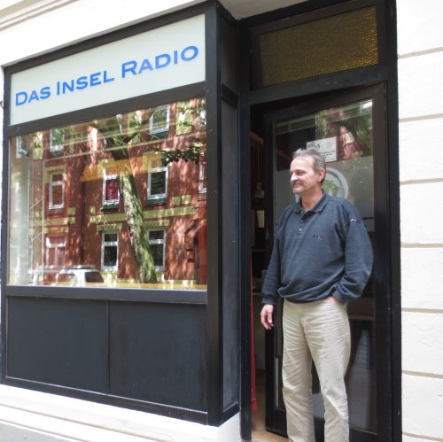 Eingang zum gläsernen Studio Radio Wilhelmsburg - Das Inselradio in Hamburg