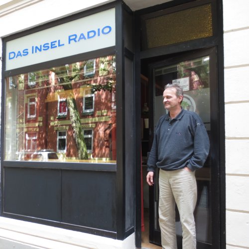 Eingang zum gl&auml;sernen Studio Radio Wilhelmsburg - Das Inselradio in Hamburg